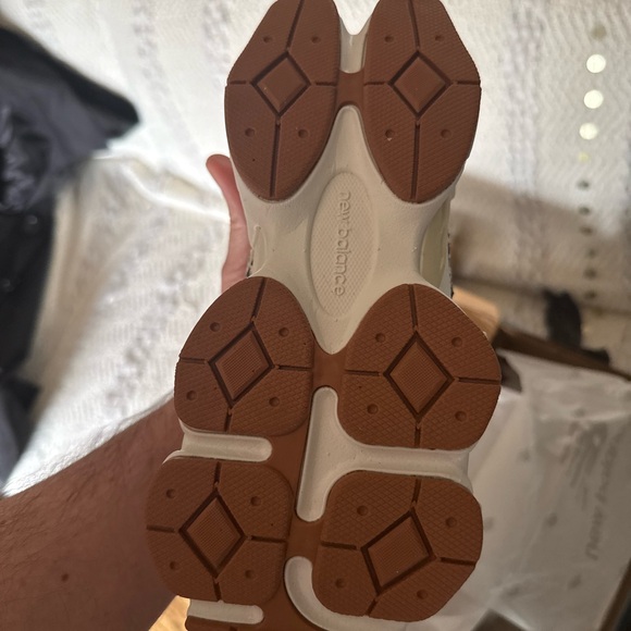 New Balance Women's Beige and Leopard Print Sneakers 9060 - Picture 8 of 9